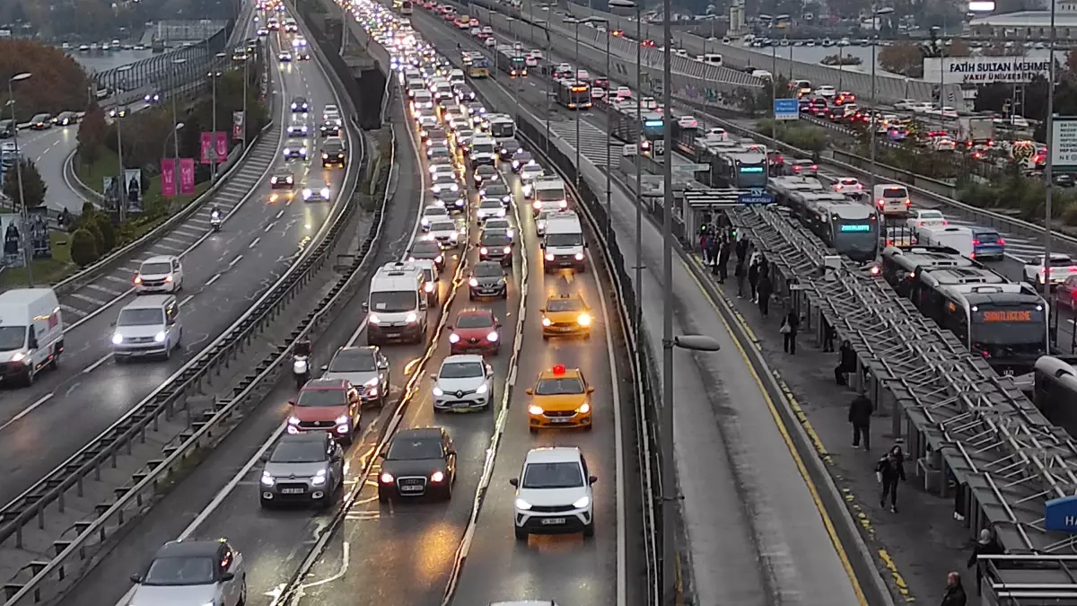 Öğrenciler Derse Başladı, İstanbul’da Trafikte Yoğunluk Yaşandı